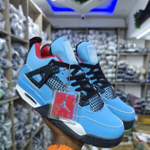 Jordan 4 Travis Scott
